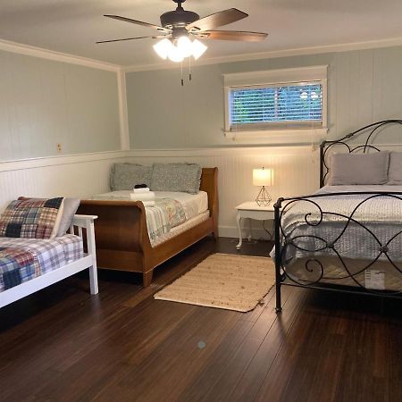 Tucked Away Newly Renovated 2 Bedroom/ 1 Bath Sleeps 8 Beaufort Eksteriør billede
