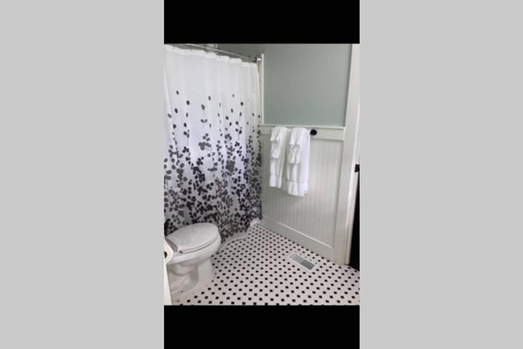 Tucked Away Newly Renovated 2 Bedroom/ 1 Bath Sleeps 8 Beaufort Eksteriør billede