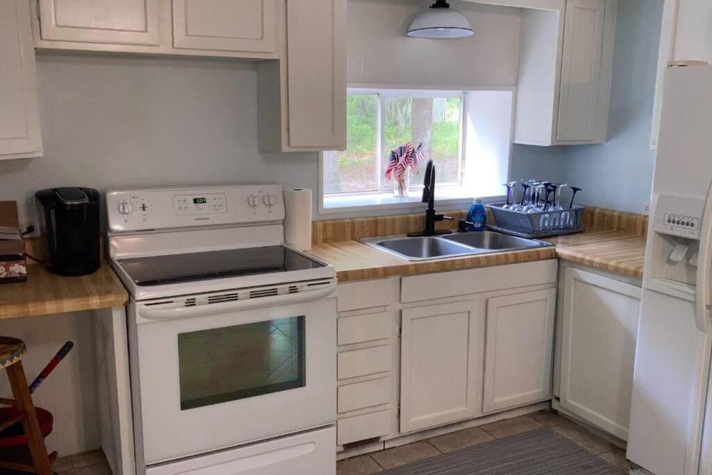 Tucked Away Newly Renovated 2 Bedroom/ 1 Bath Sleeps 8 Beaufort Eksteriør billede