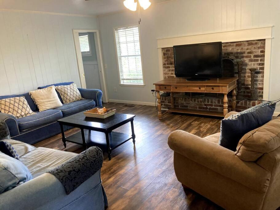 Tucked Away Newly Renovated 2 Bedroom/ 1 Bath Sleeps 8 Beaufort Eksteriør billede